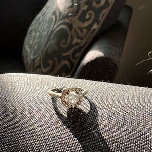 Elegant Silver Diamond Ring Womens Size 8